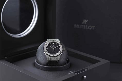 cách chỉnh giờ đồng hồ hublot|đồng hồ Hublot.